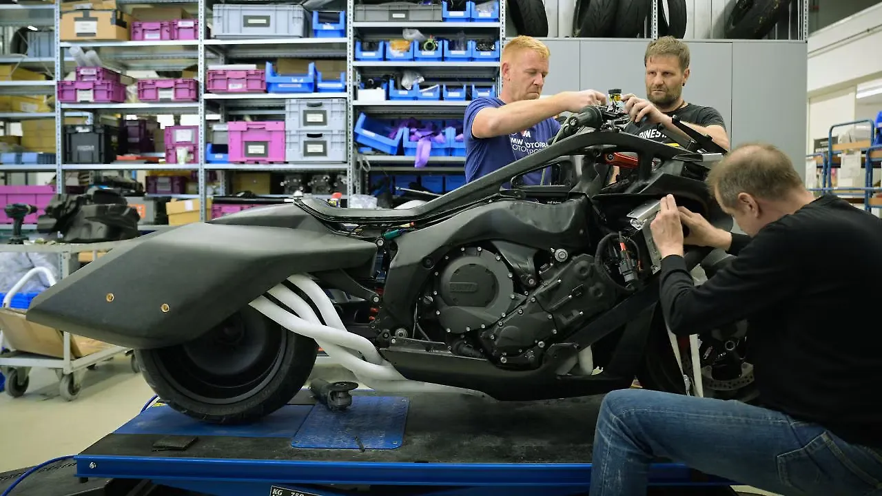 BMW R18 Right Side View