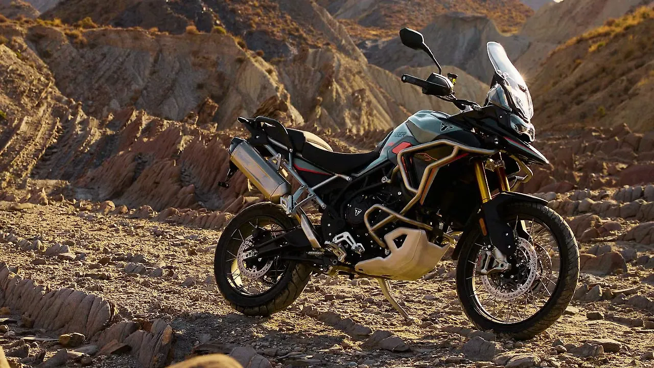 Triumph Tiger 900 Right Front Three Quarter