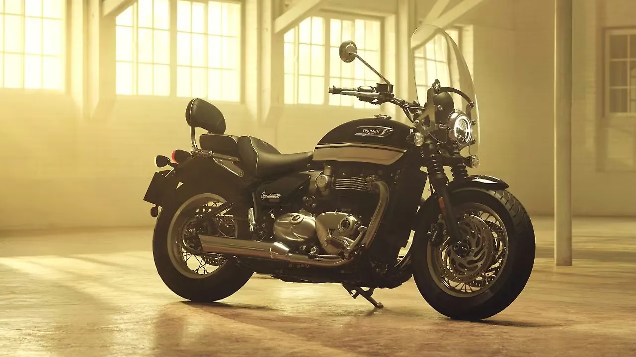 Triumph Bonneville Bobber Right Front Three Quarter