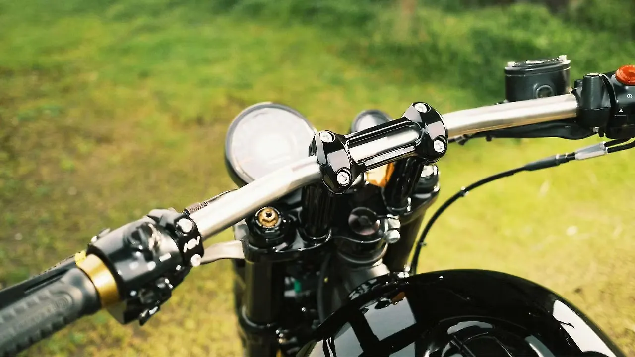 Royal Enfield Shotgun 650 Instrument Cluster