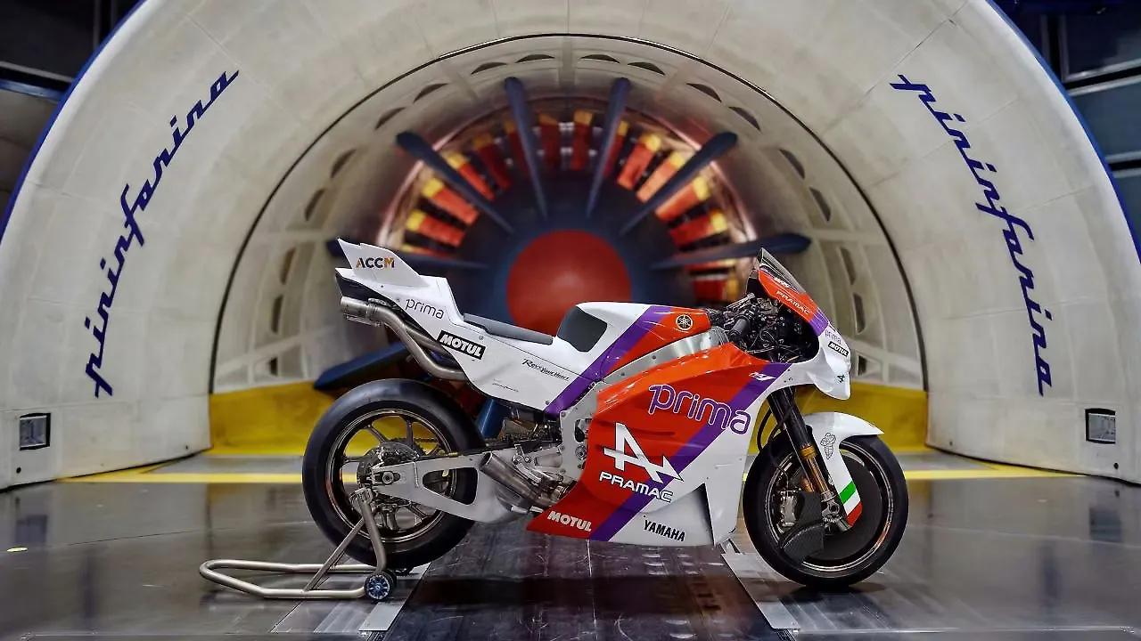 Yamaha  Right Side View