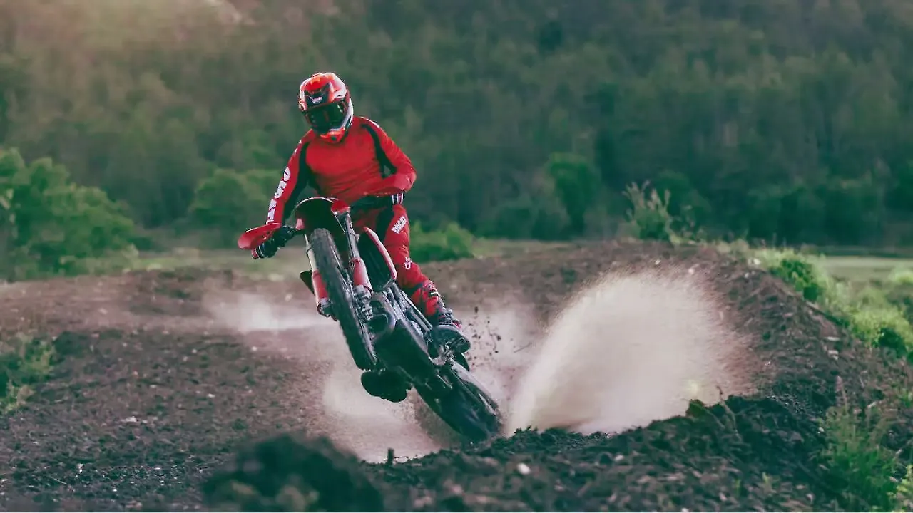 Ducati Desmo450 MX Riding