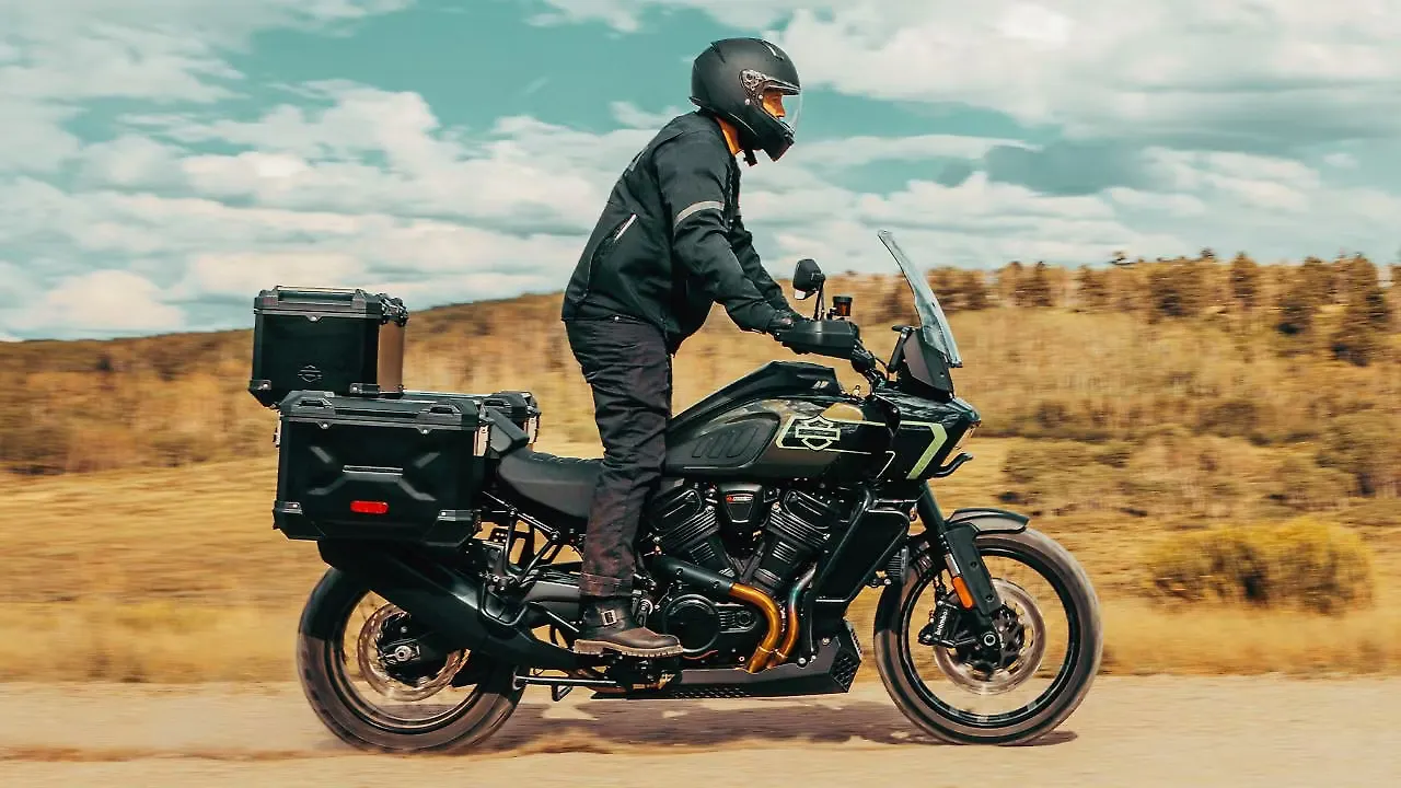 Harley-Davidson  Riding