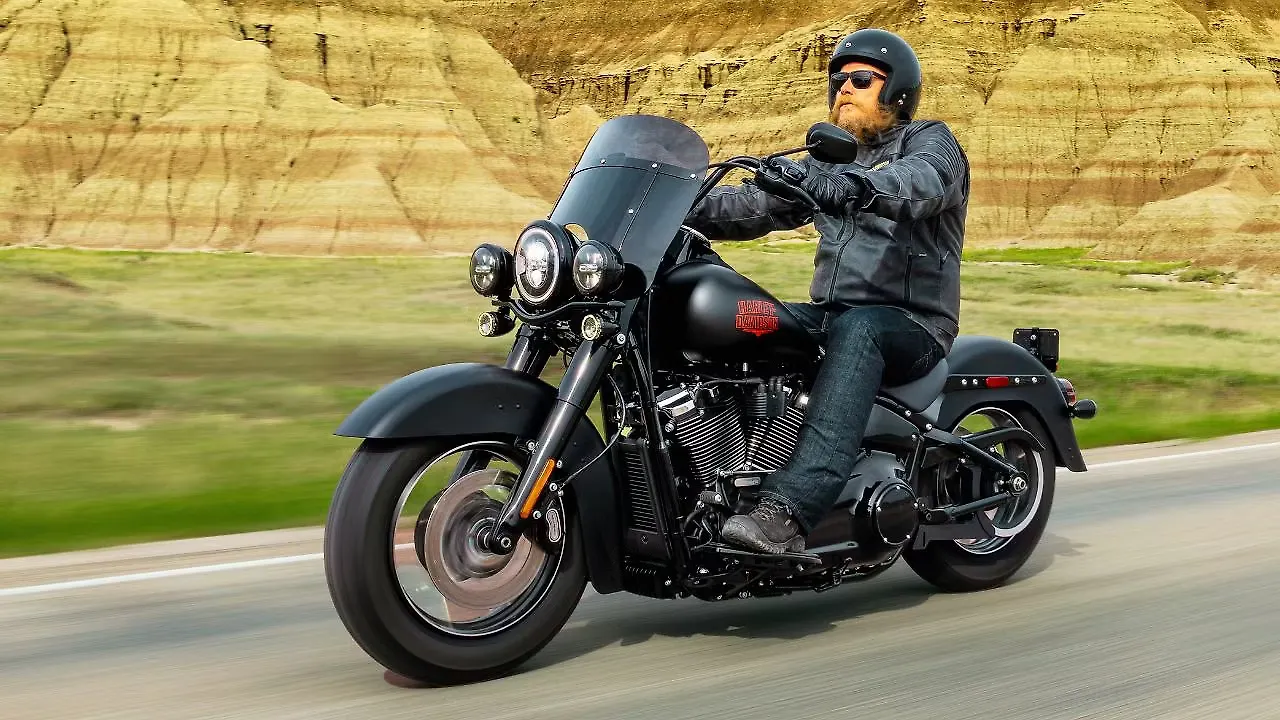 Harley-Davidson Heritage Classic Riding