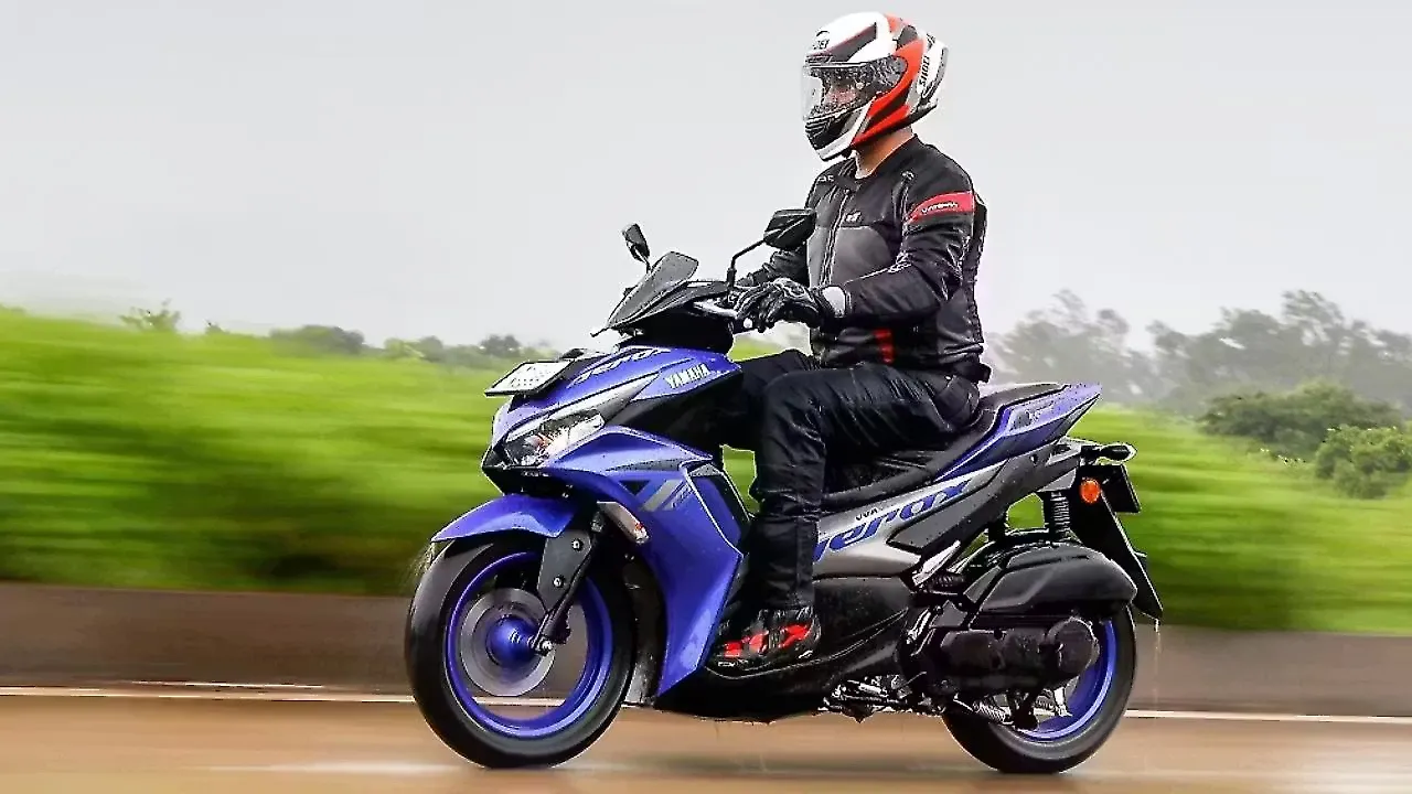 Yamaha Aerox 155 Riding