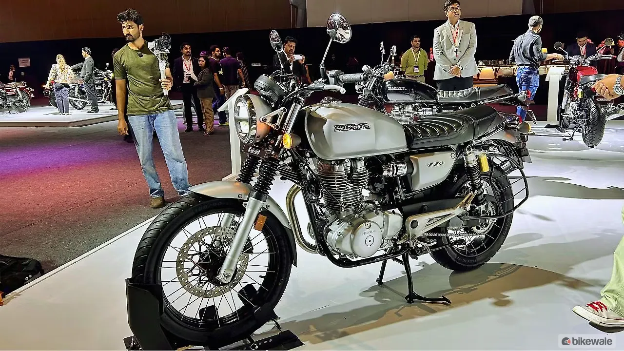 Honda CB500 Left Front Three Quarter