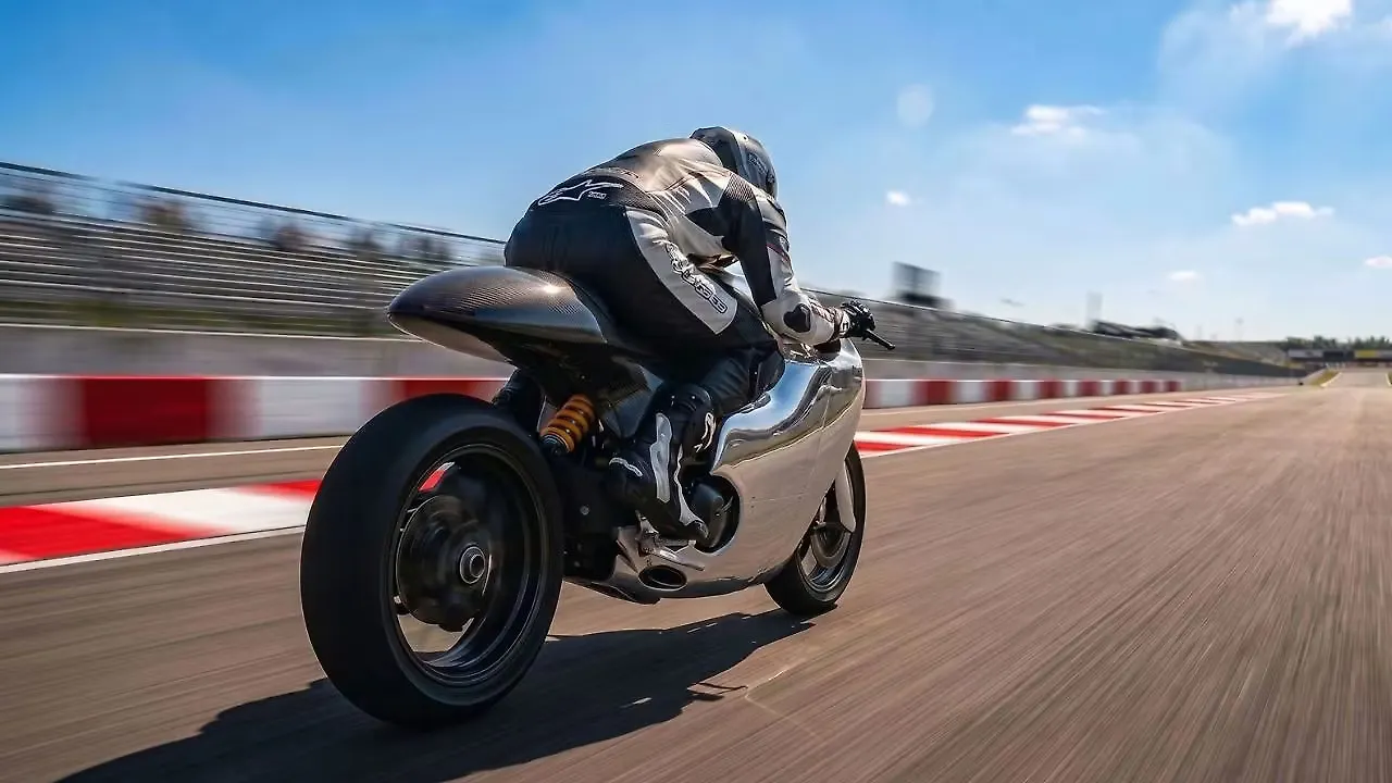 Ducati Monster 821 Dark Riding