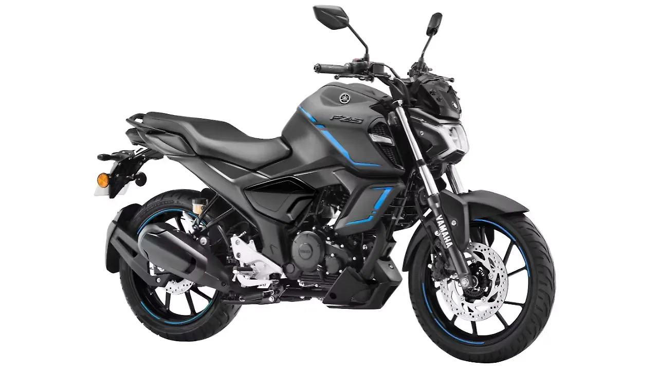 Yamaha FZS FI V4 Right Front Three Quarter