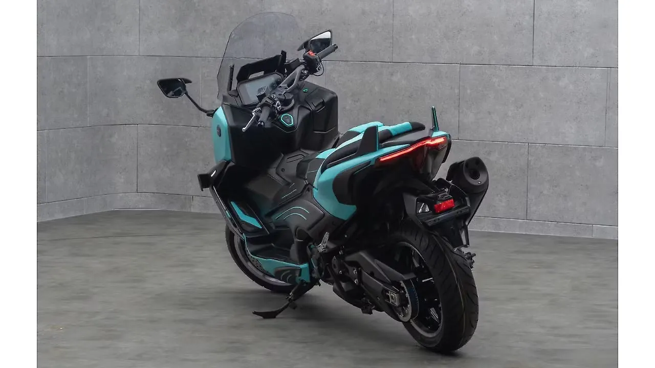 Yamaha  Left Rear Three Quarter