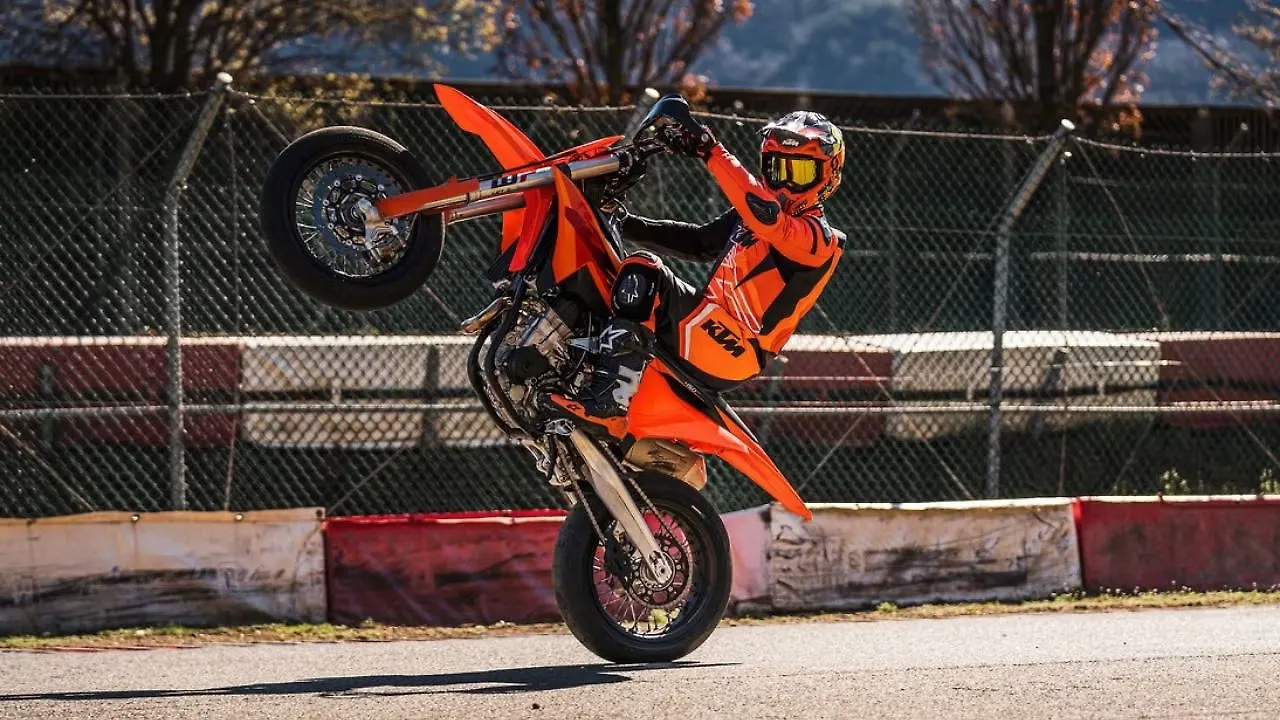 KTM  Riding
