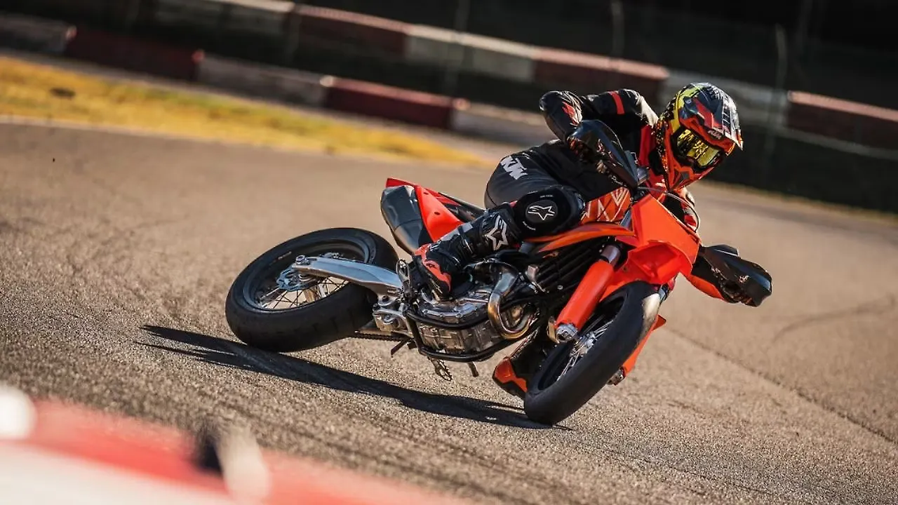 KTM  Riding