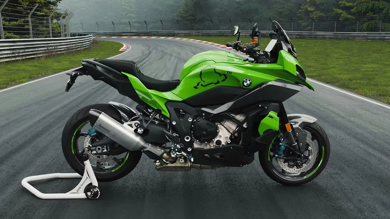BMW M 1000 R Right Side View