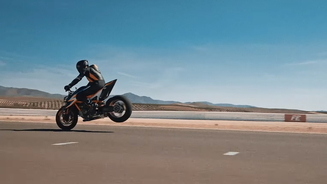 2020 KTM 1290 Super Duke prototype revealed in new video - BikeWale