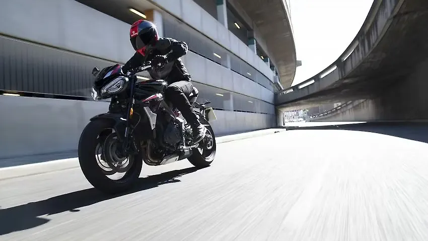 2020 Triumph Street Triple R Image Gallery 2020 Triumph Street Triple R Image Gallery