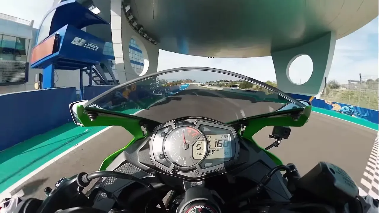Kawasaki Ninja ZX-25R pre-bookings open in Indonesia - BikeWale