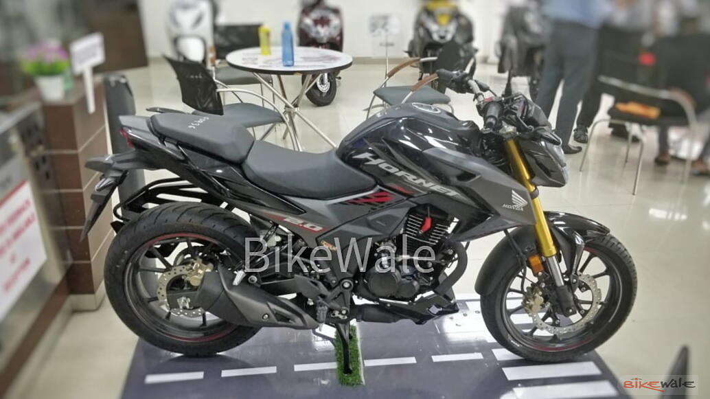 Honda Hornet 2.0 starts arriving at dealerships in India - BikeWale