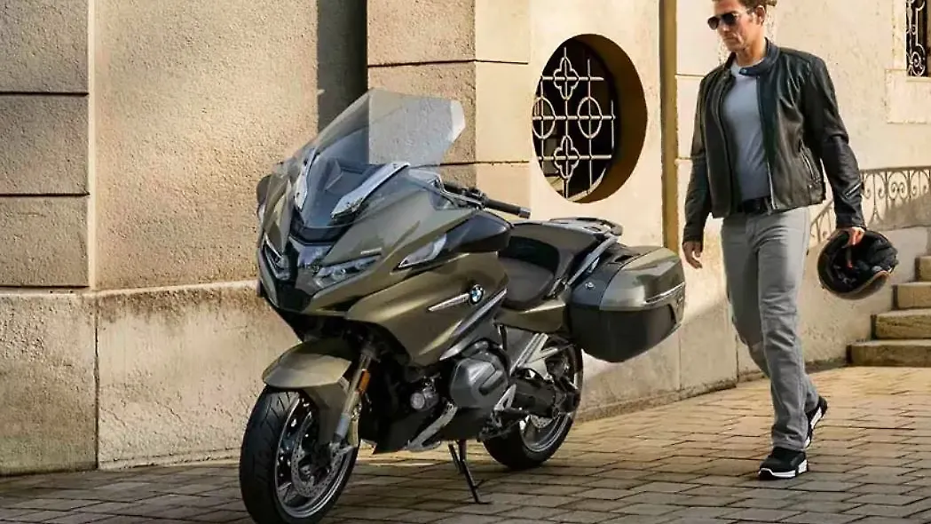 New BMW R1250RT with radar cruise control revealed - BikeWale