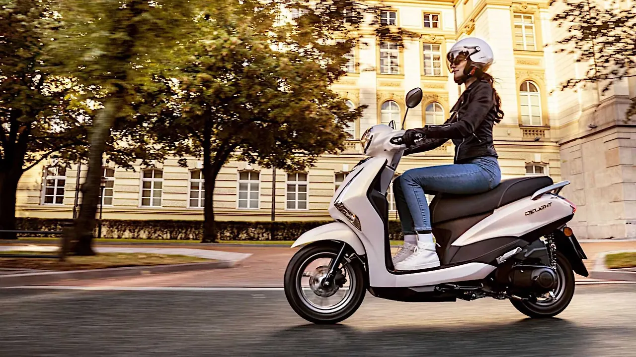 Yamaha Delight scooter with startstop system unveiled BikeWale