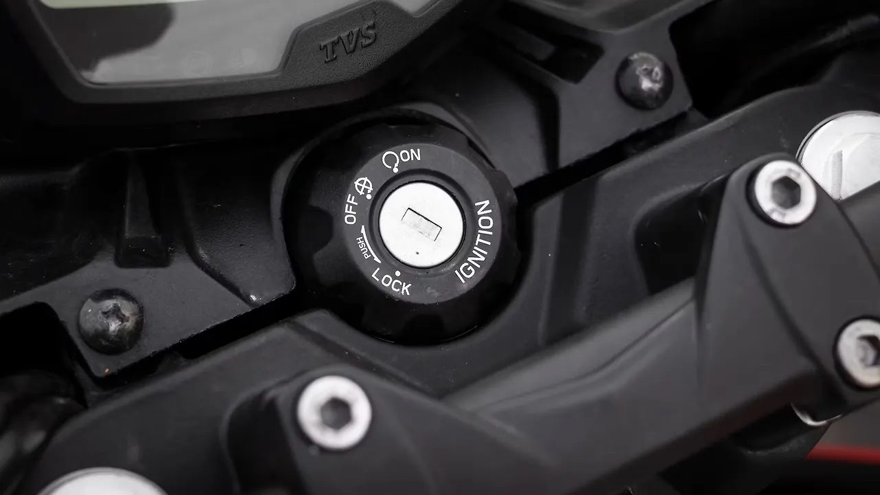 Tvs Apache Rtr 160 4v Odometer Image Bikewale