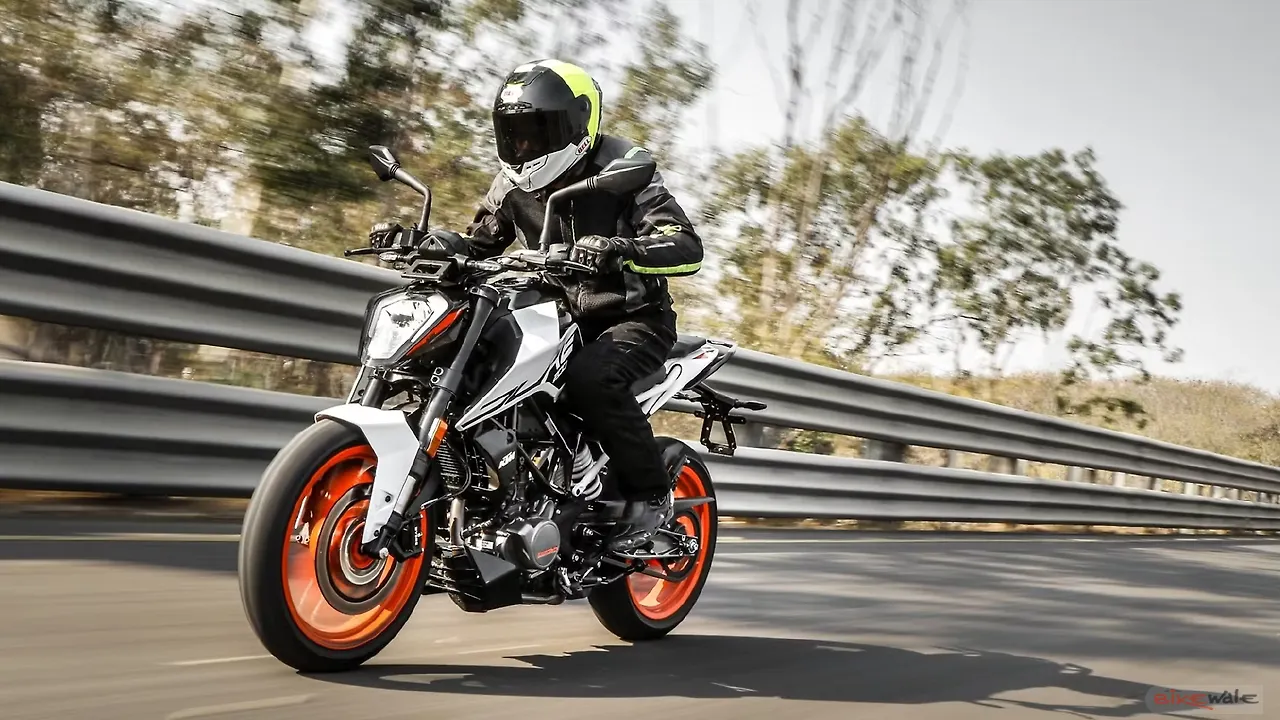 KTM 200 Duke, RC 200 prices increased by up to Rs 2,490 in India KTM 200 Duke, RC 200 prices increased by up to Rs 2,490 in India