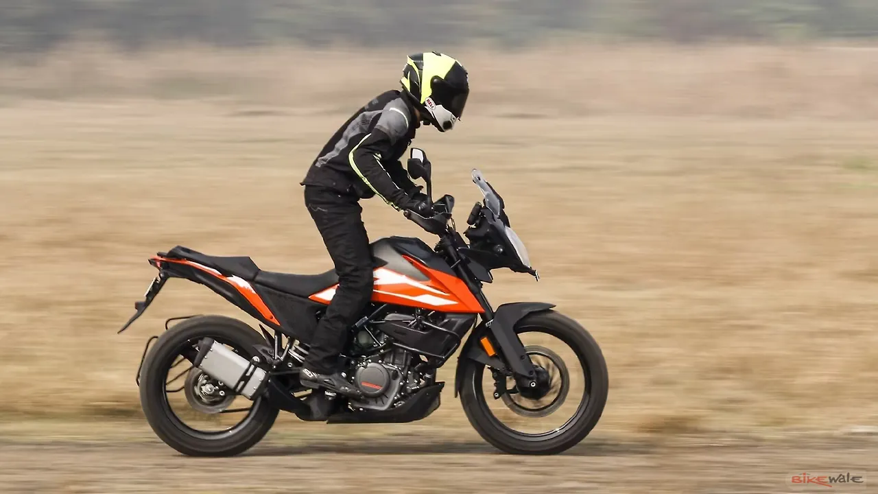 5 reasons to choose KTM 250 Adventure over 250 Duke