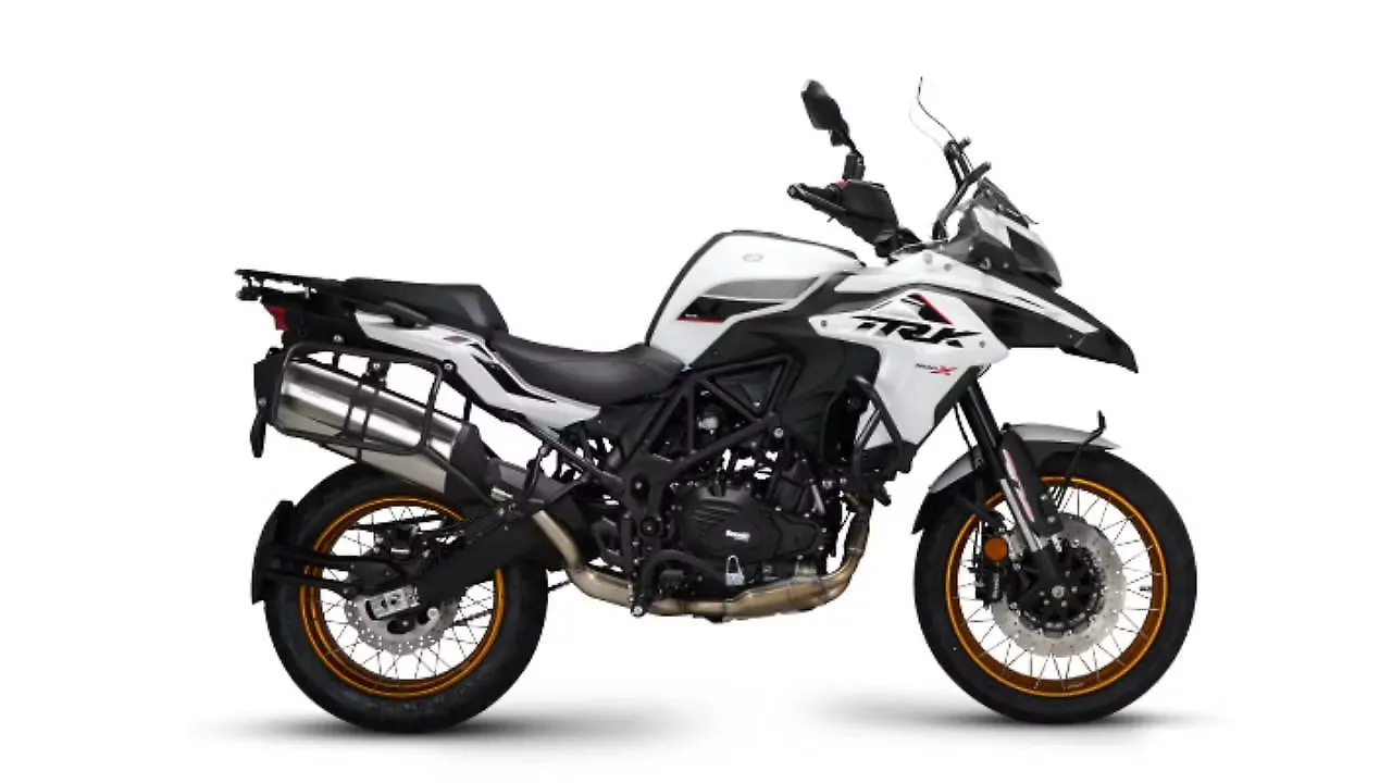 Benelli TRK 502X Price - Mileage, Images, Colours | BikeWale