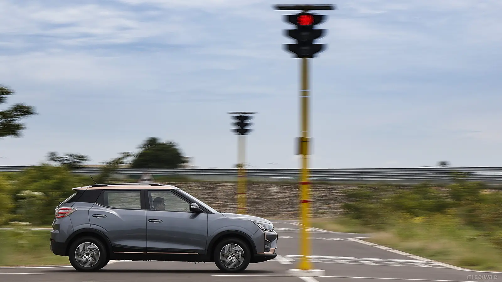 Mahindra XUV400 Right Side View