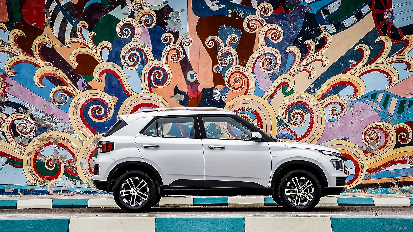 Hyundai Venue gets six airbags as standard CarWale