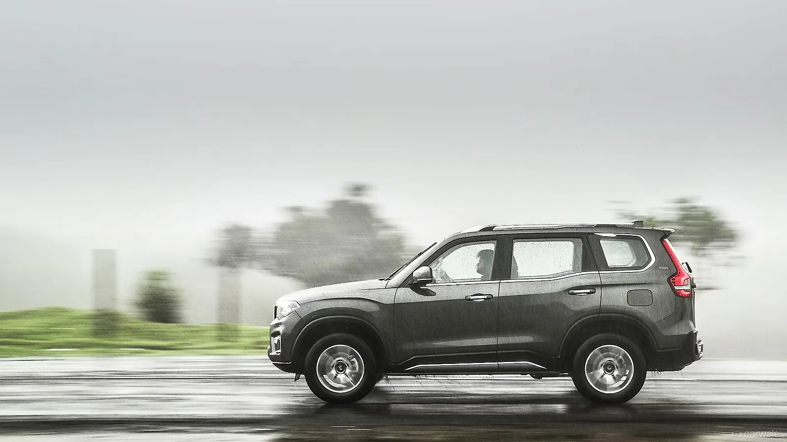 mahindra-scorpio-n-z8-select-vs-tata-safari-pure-o-features