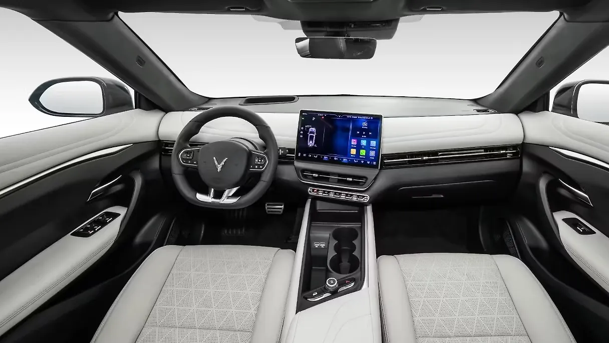 Vinfast VF7 teased ahead of Bharat Mobility Expo debut - CarWale