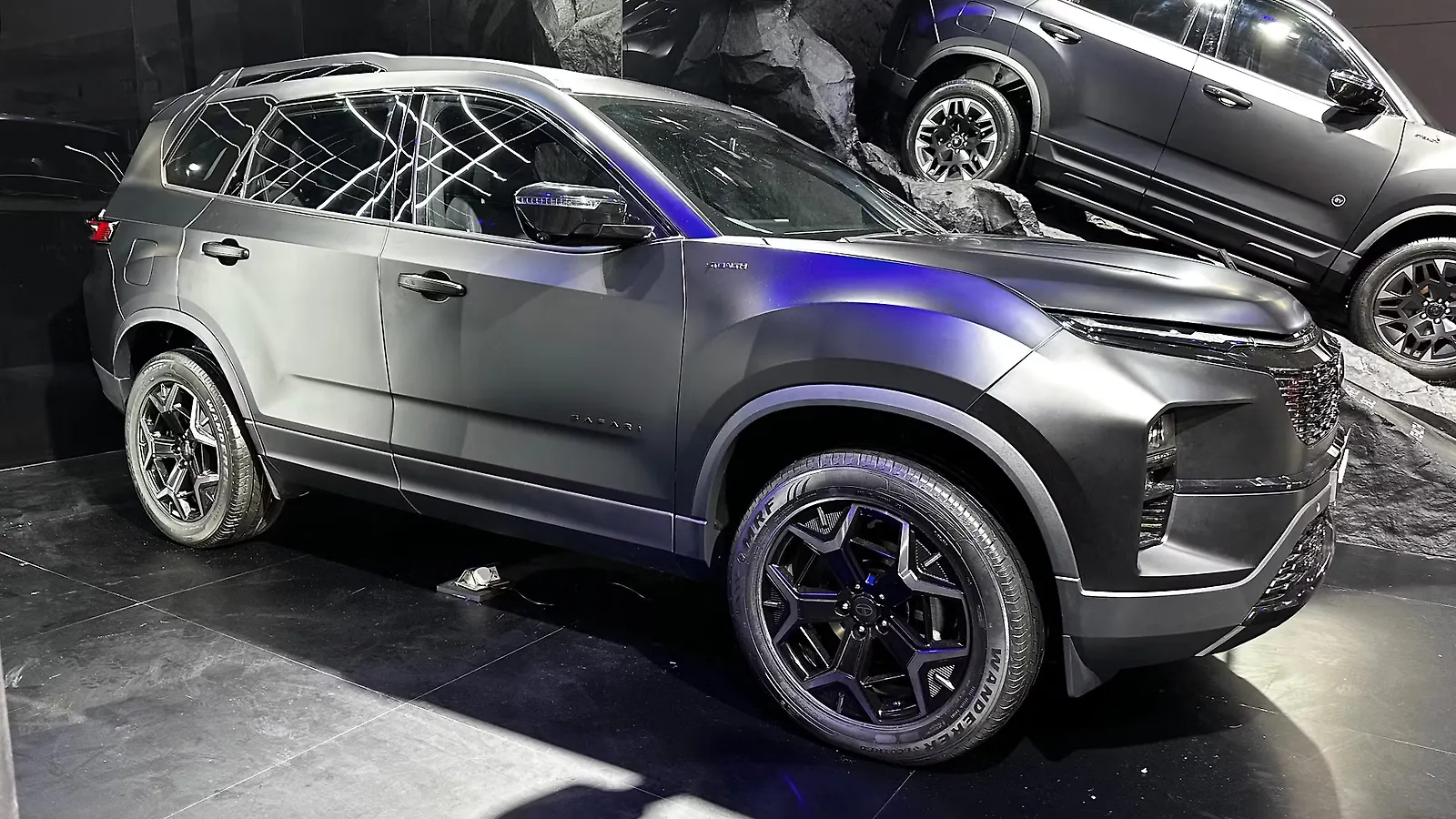 Tata Safari Stealth Edition launched in India at Rs. 25.29 lakh - CarWale