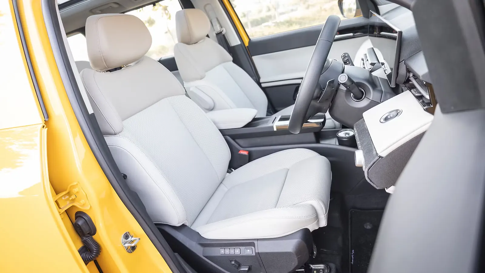 Tata Sierra Front Row Seats