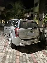 Mahindra XUV500 W4