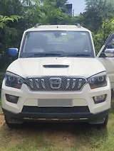 Mahindra Scorpio S10