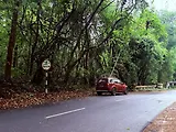 Mahindra XUV500 W6