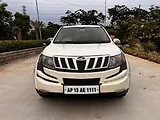 Mahindra XUV500 W8