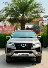 Toyota Fortuner 4x2 2WD Diesel 2.8L Turbo Automatic Toyota Fortuner 4x2 2WD Diesel 2.8L Turbo Automatic