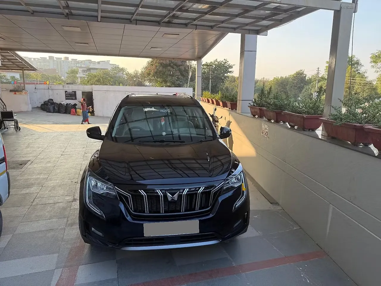 2025 महिंद्रा XUV700 AX5 Select 2WD Diesel 2.2L Turbo Manual 7 STR 1
