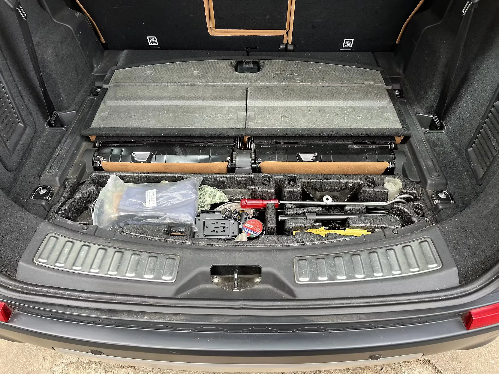2017 Land Rover Discovery Sport HSE Luxury 1