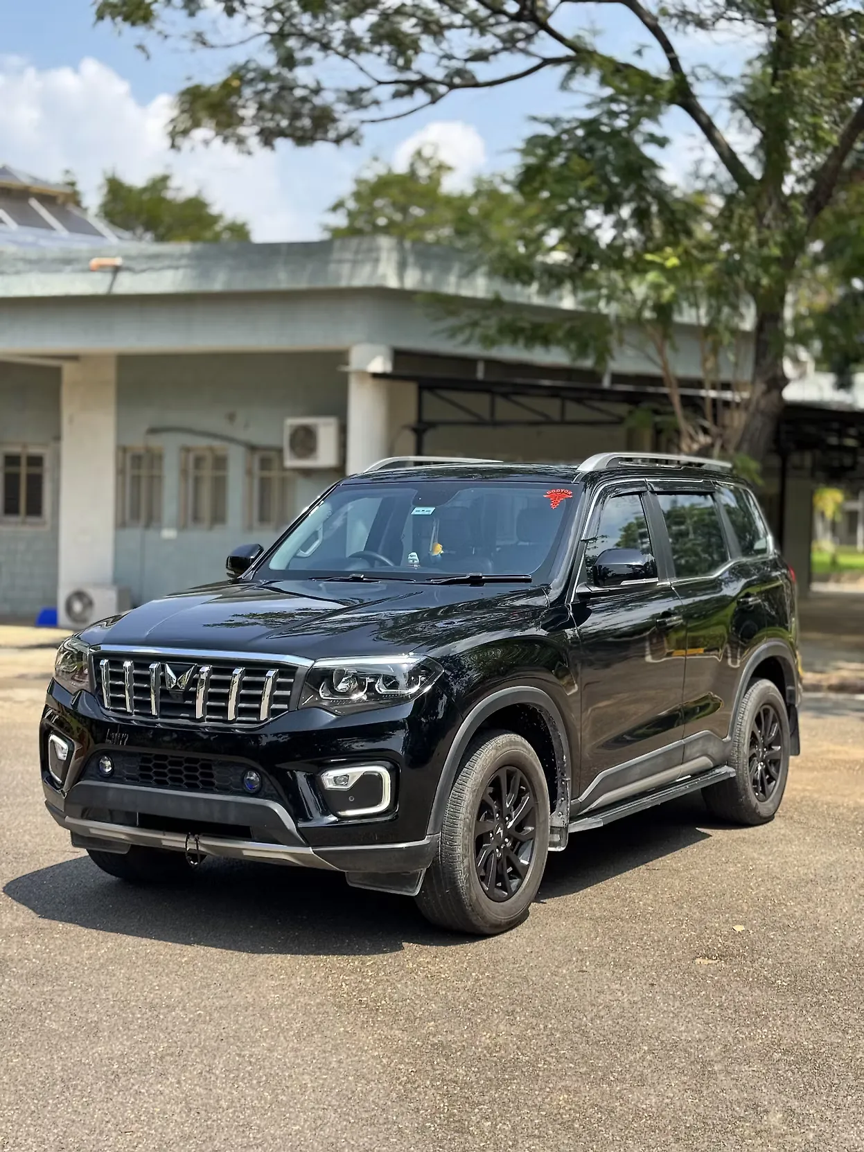 2025 Mahindra Scorpio N Z8 L Diesel AT 2WD 7 STR [2024-2025] 1