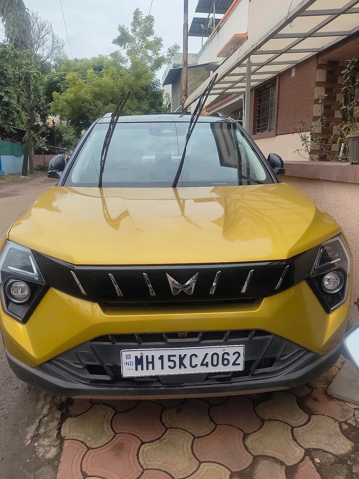 2025 Mahindra XUV 3XO AX7L 1.2 Petrol AT (Dolby Atmos) 1