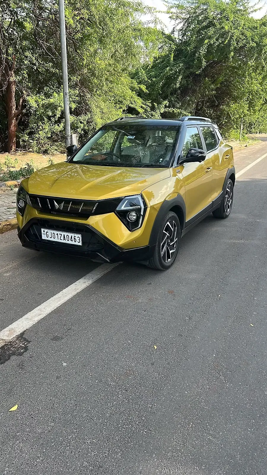 2024 Mahindra XUV 3XO AX7L Petrol 1.2L Turbo Automatic (TC) Dual Tone 1