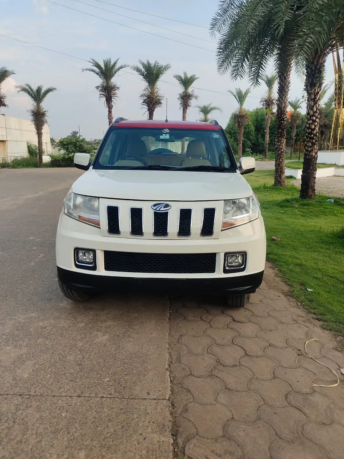 2020 Mahindra TUV300 T8 1