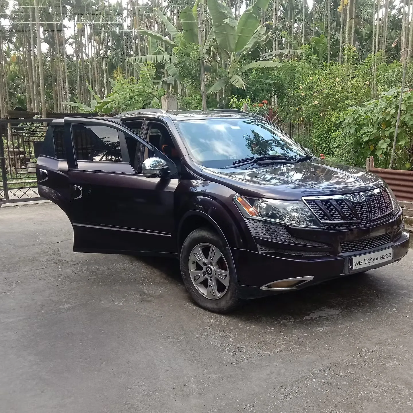 2012 рдорд╣рд┐рдВрджреНрд░рд╛ XUV500 w8 1
