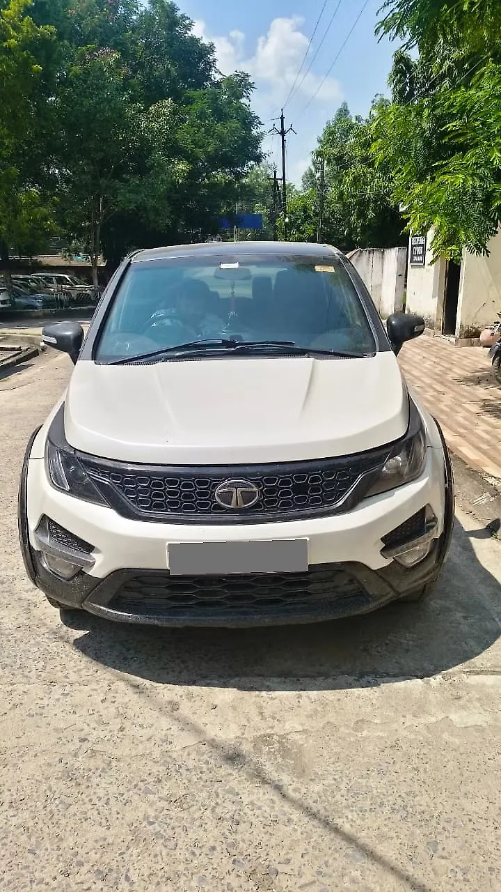 2017 Tata Hexa XT 4x2 7 STR 1
