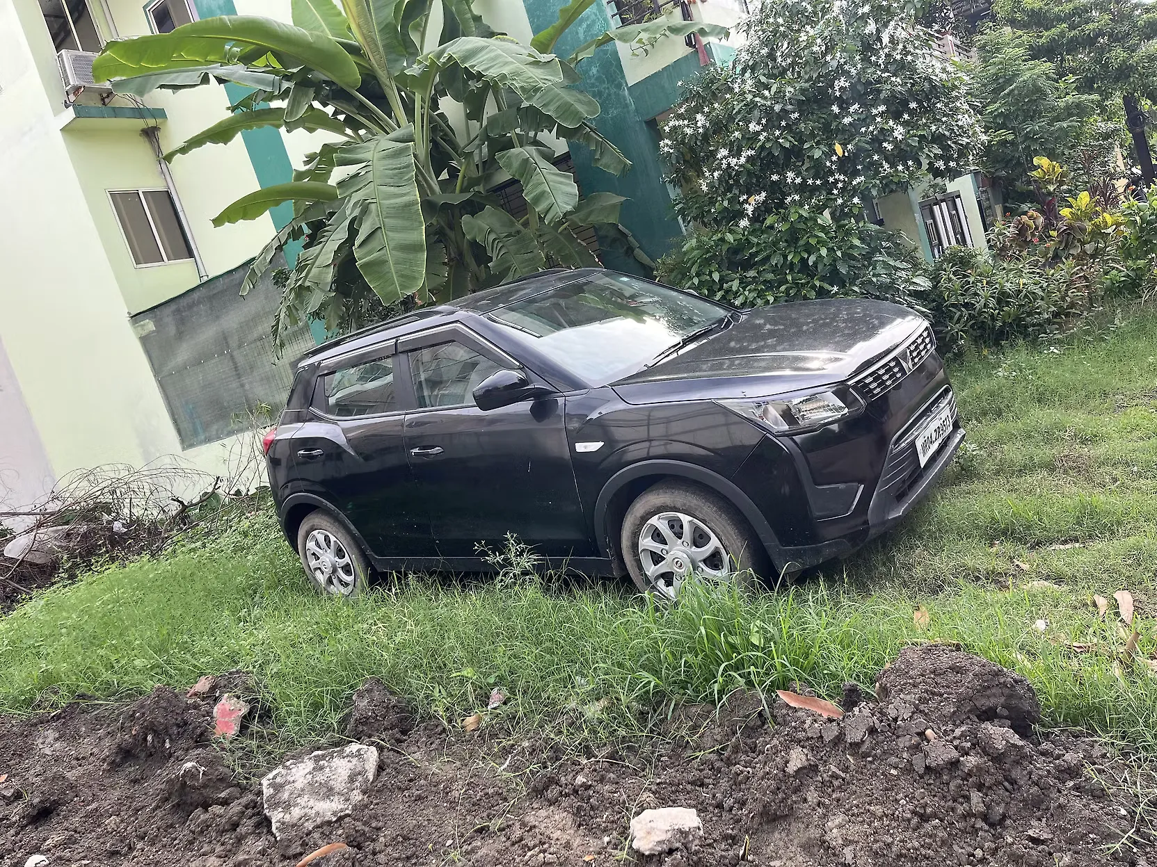 2023 Mahindra XUV300 W6 1.2 Petrol AMT 1