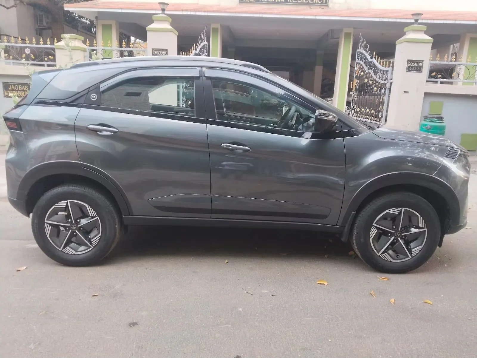 2024 Tata Nexon Creative 1.2 Petrol 6AMT [2023-2025] 1