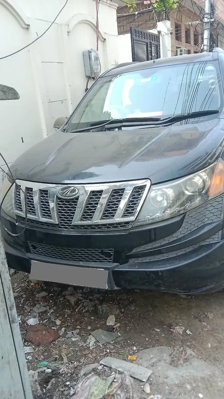 2014 Mahindra XUV500 W8 AWD 1