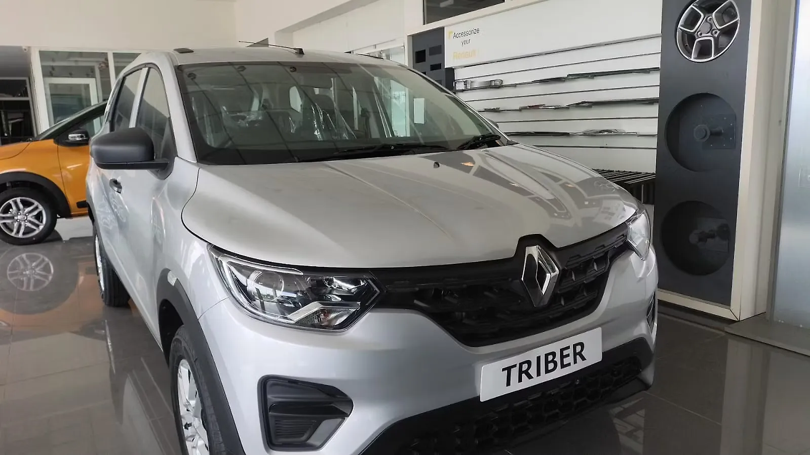 2025 Renault Triber RXL 1