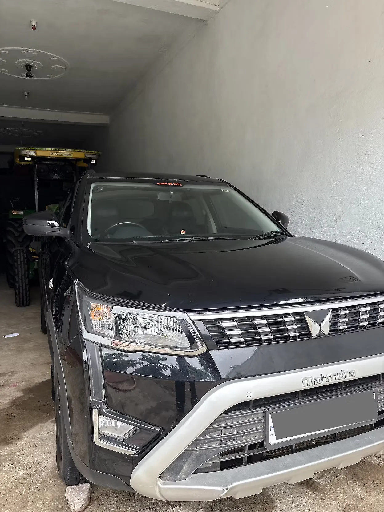 2023 Mahindra XUV300 W6 1.5 Diesel AMT 1